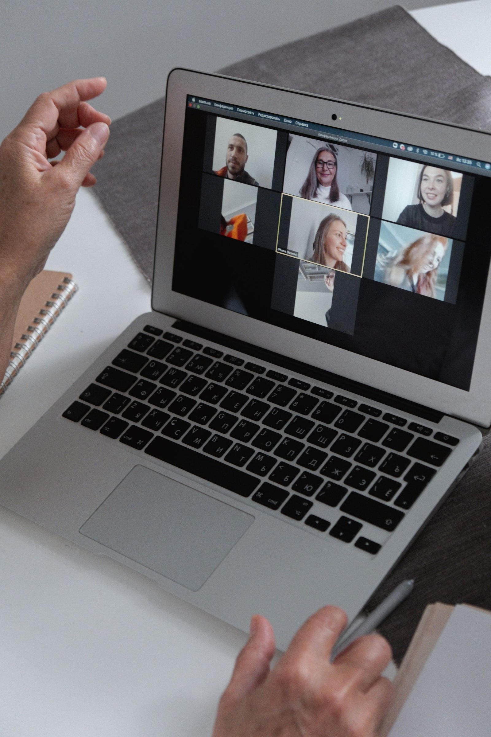 Comparing Otter alternatives for AI meeting transcription